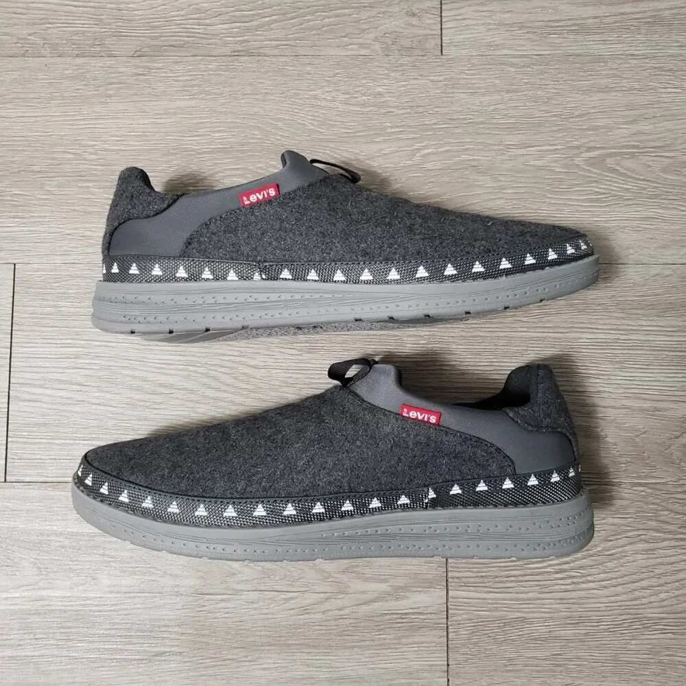 NEW Men's Levis size 11 / 12 slip on felt loafer slipper memory foam shoe casual